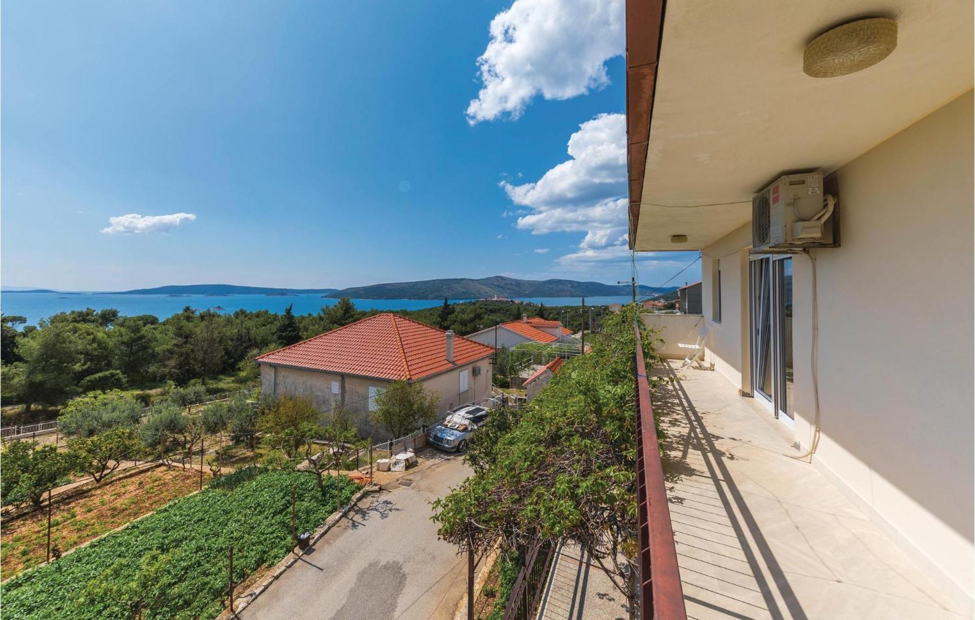 3 Bedroom Nice Apartment In Seget Vranjica Exterior photo